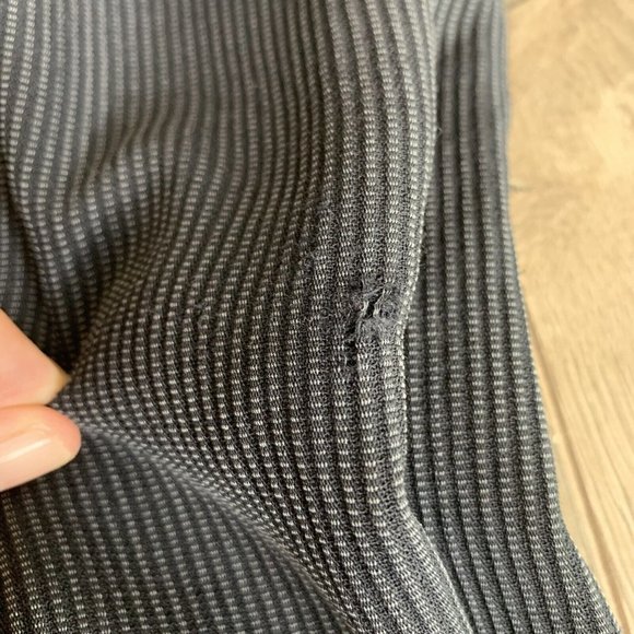 Giorgio Armani Borgo21 Pants Women 42 Black Pinstripe Pleat Front Hip Button/Zip - Picture 5 of 11